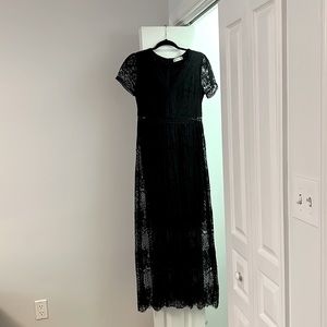Maxi black dress. Perfect for weddings, graduations, special events.